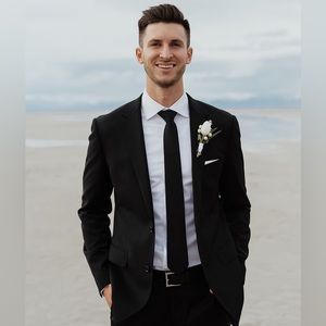 Welcome to Chucks Closet! I’m giving you a look into my one of a kind wardrobe.